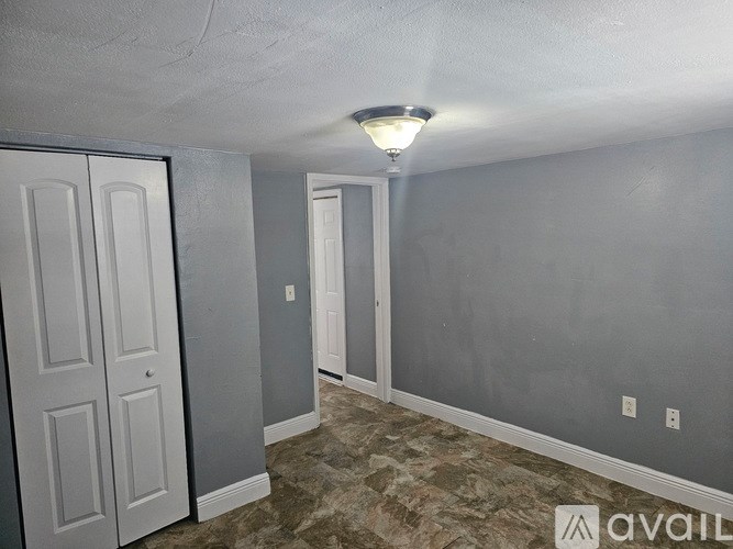 A room with a carpeted floor and a ceiling light.