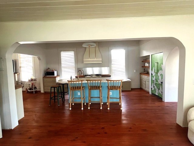 A kitchen with a table and chairs in the middle.