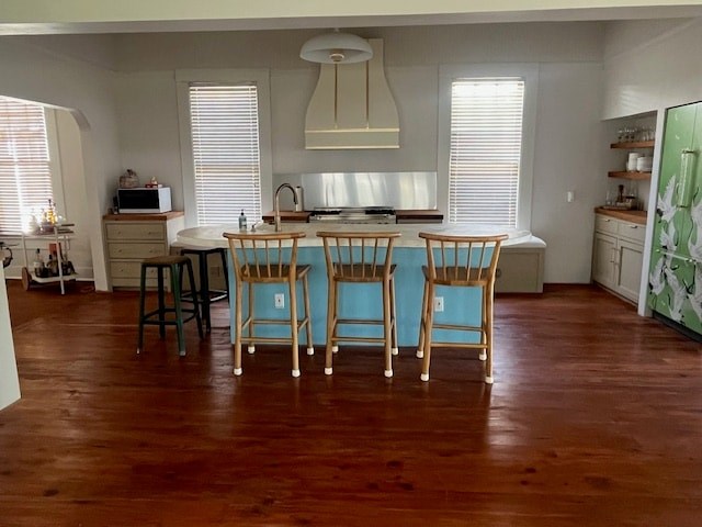 A kitchen with a table and chairs in the middle of the room.