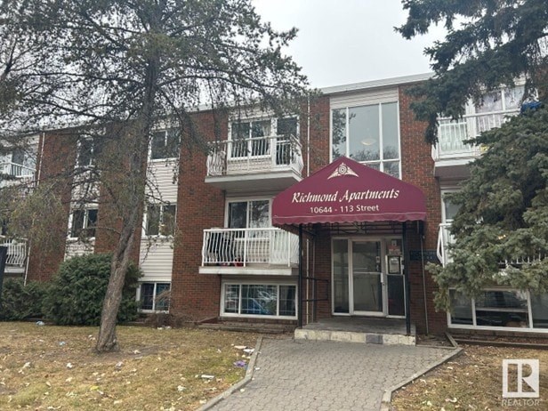 A building with a red awning that says Richmond Apartments.