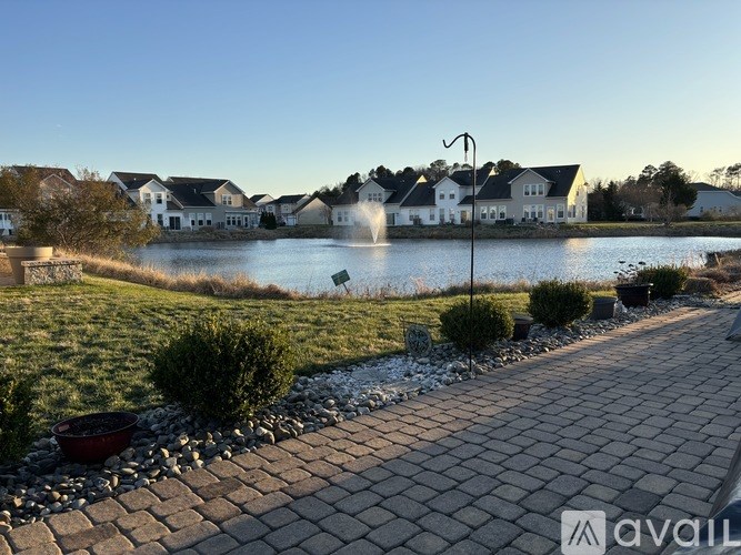 A sunny day at a residential area with a lake and houses.