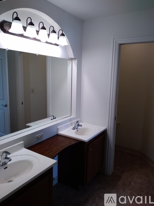 A bathroom with a sink and mirror.