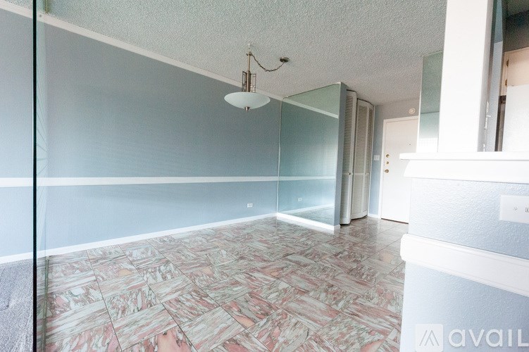 A room with a tiled floor and a ceiling light.
