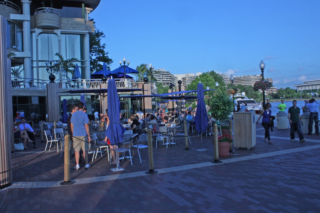 Near Georgetown Waterfront at The 925 Apartments, Washington, DC,20037