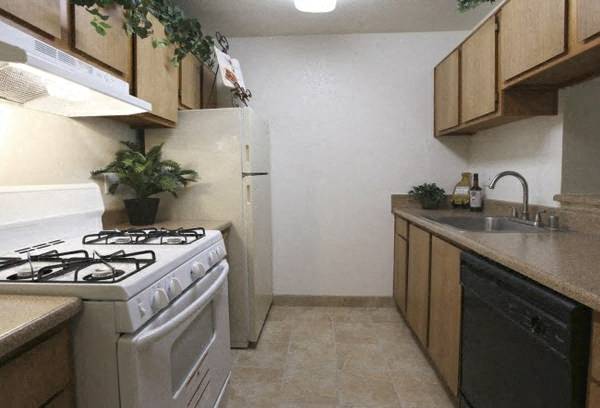 Full Kitchen with appliances Tracy CA Apts for rent at Tracy Park Apts