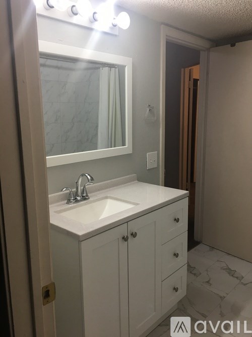 A bathroom with a sink and mirror.