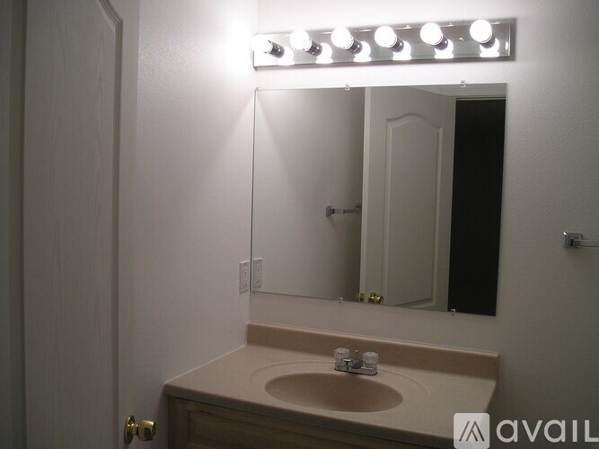 A bathroom with a sink and mirror.