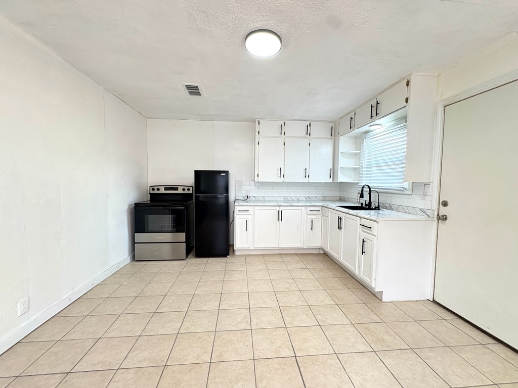 801 N Main St 3 Beds House for Rent - Photo Gallery 17