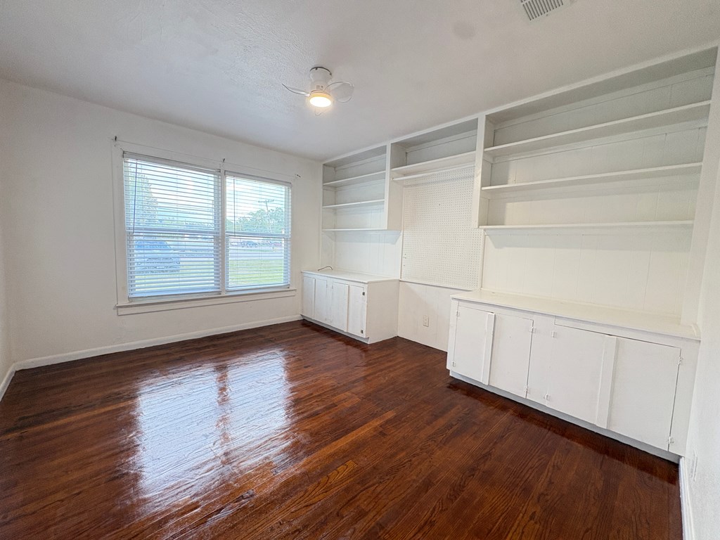 801 N Main St 3 Beds House for Rent - Photo Gallery 18