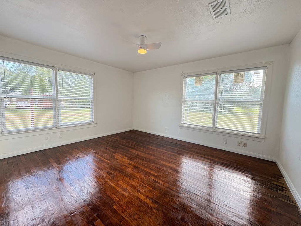 801 N Main St 3 Beds House for Rent - Photo Gallery 7