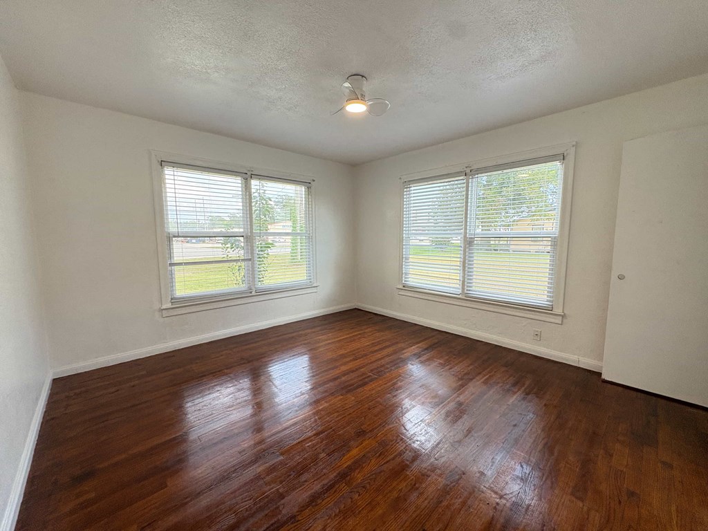 801 N Main St 3 Beds House for Rent - Photo Gallery 4