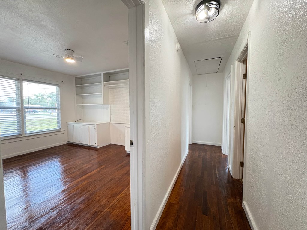 801 N Main St 3 Beds House for Rent - Photo Gallery 5