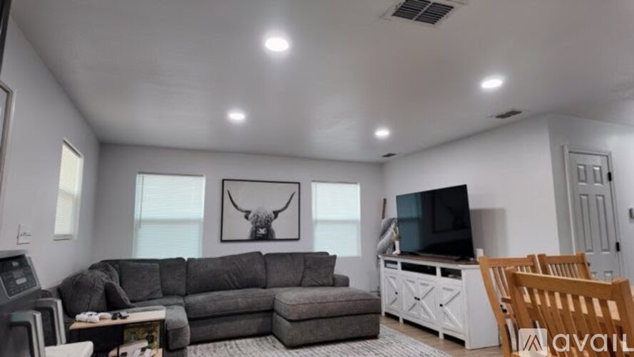 213 Hull Avenue 3 Beds Single Family Home for Rent - Photo gallery 3