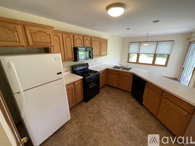 Source URL: https://prod-avail.s3.amazonaws.com/public_images/41509755/listing/D6203757-B026-4965-B9E9-765C56561295.jpeg