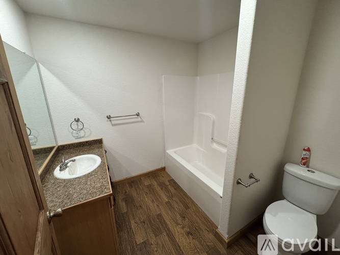 907 E 15th St 2 Beds Single Family Home for Rent - Photo gallery 3