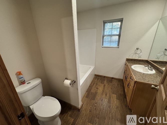907 E 15th St 2 Beds Single Family Home for Rent - Photo gallery 4