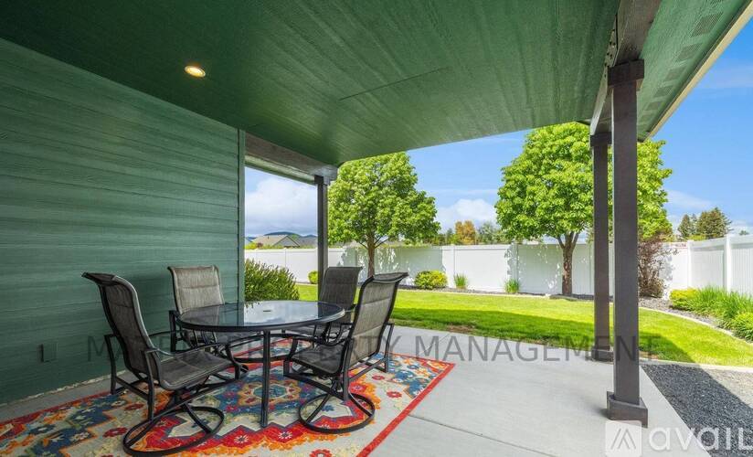 10939 N Seaside St 3 Beds Single Family Home for Rent - Photo gallery 3