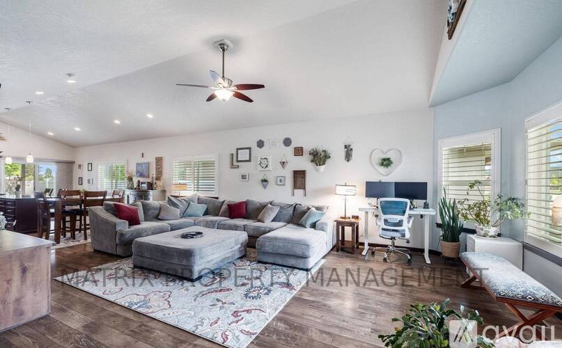 10939 N Seaside St 3 Beds Single Family Home for Rent - Photo gallery 4