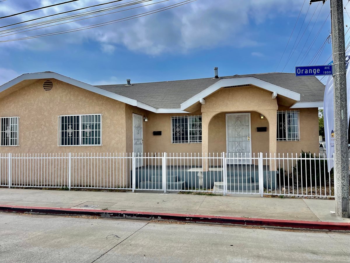 1861 Orange Ave Rentals - Long Beach
