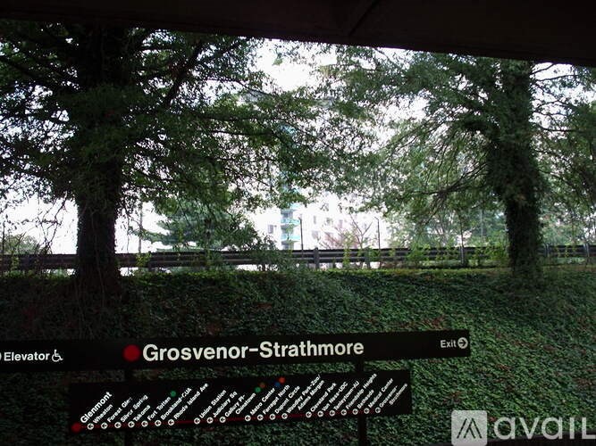 A sign for Grosvenor-Strathmore is displayed on a screen.
