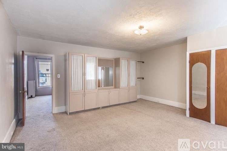 A room with a carpeted floor and a ceiling light.