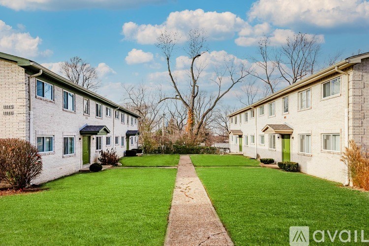 A row of houses with a grassy lawn in front.