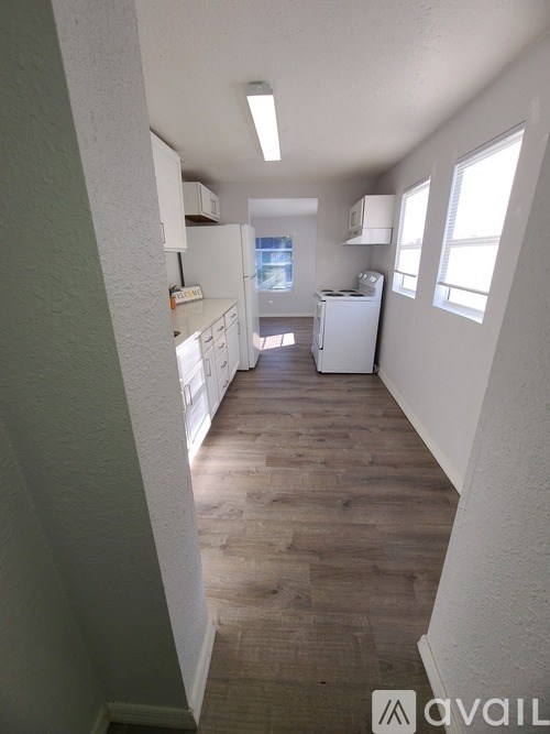 A room with a carpeted floor and a ceiling fan.