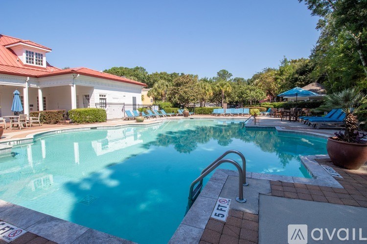 A pool with a ladder and a sign that says 5 FT.