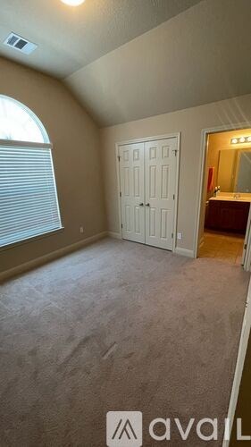 A room with a carpeted floor and a white door.