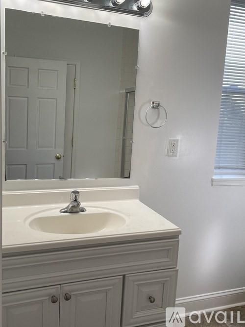 A bathroom with a sink and mirror.