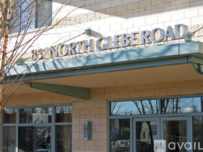 A building with a sign that says "BENNORTH GLEBE ROAD".
