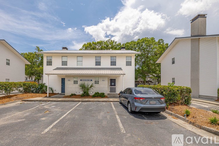 A hallway with tiled flooring and a light on the ceiling.