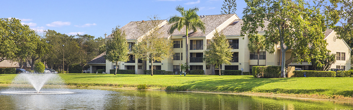 Village Crossing Apartment Homes Apartments In West Palm