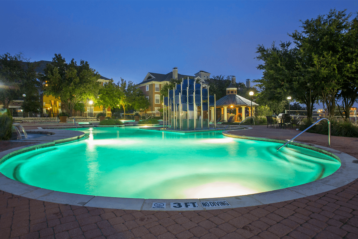 Grand Venetian apartments swimming pool in Irving, Texas