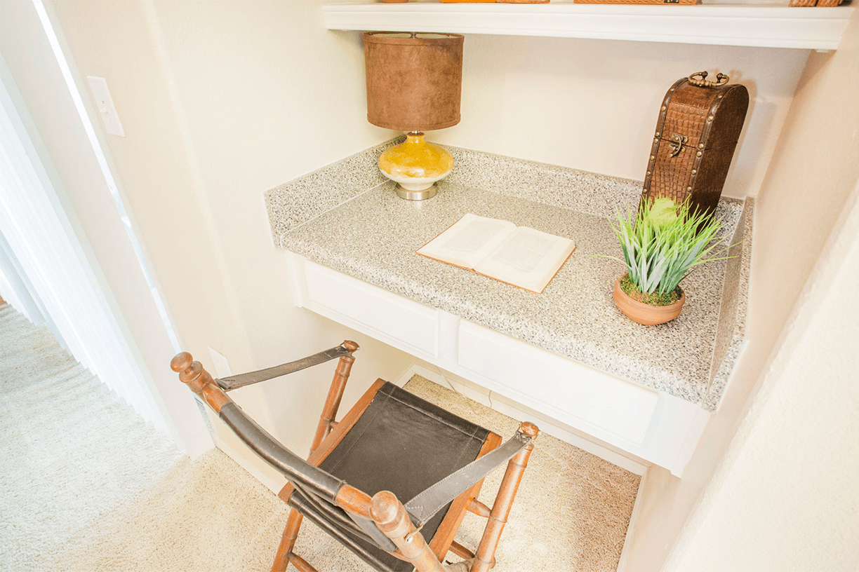 Grand Venetian model suite office nook in Irving, Texas