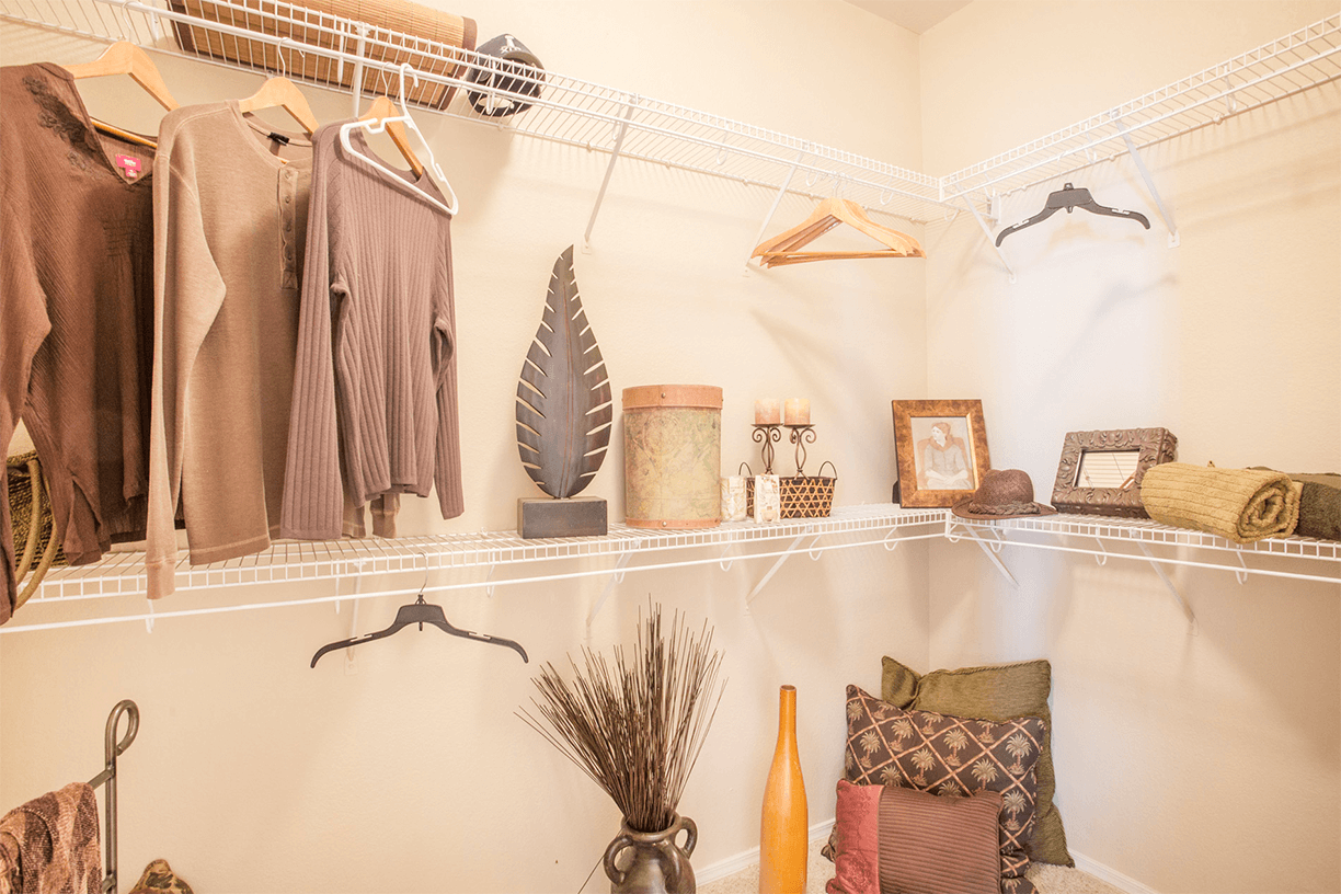 Grand Venetian model suite closet in Irving, Texas