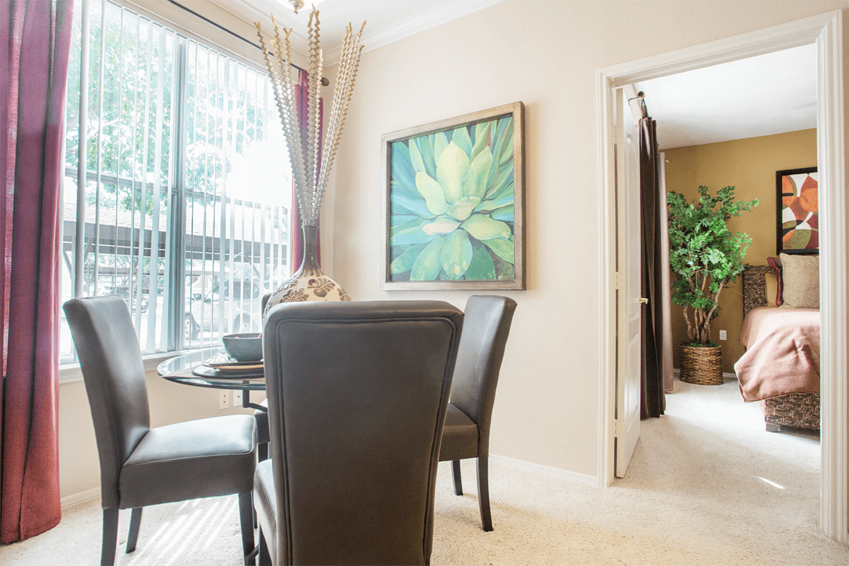 Grand Venetian model suite dining area in Irving, Texas