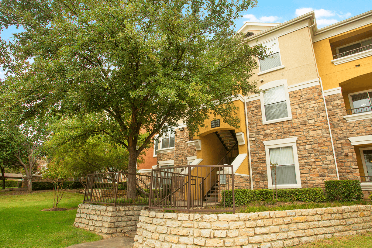 Grand Venetian apartment residences in Irving, Texas