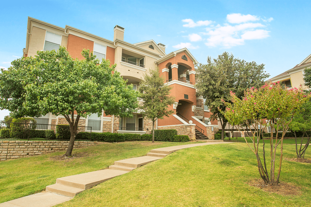 Grand Venetian apartment residences in Irving, Texas