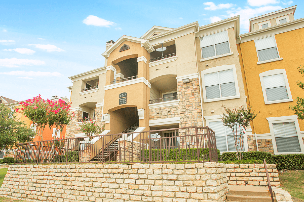 Grand Venetian apartment residences in Irving, Texas
