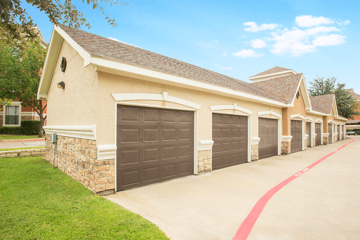 Grand Venetian apartments with detached garages in Irving, Texas