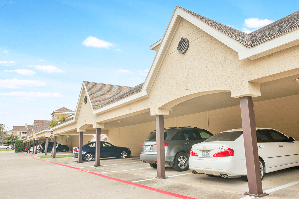 Grand Venetian apartments with covered parking in Irving, Texas