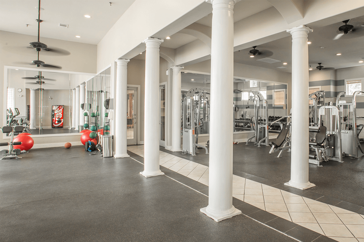 Grand Venetian apartments fitness center in Irving, Texas
