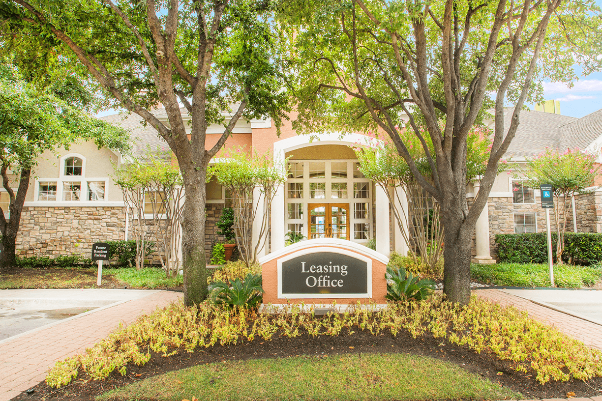 Grand Venetian apartments leasing center in Irving, Texas