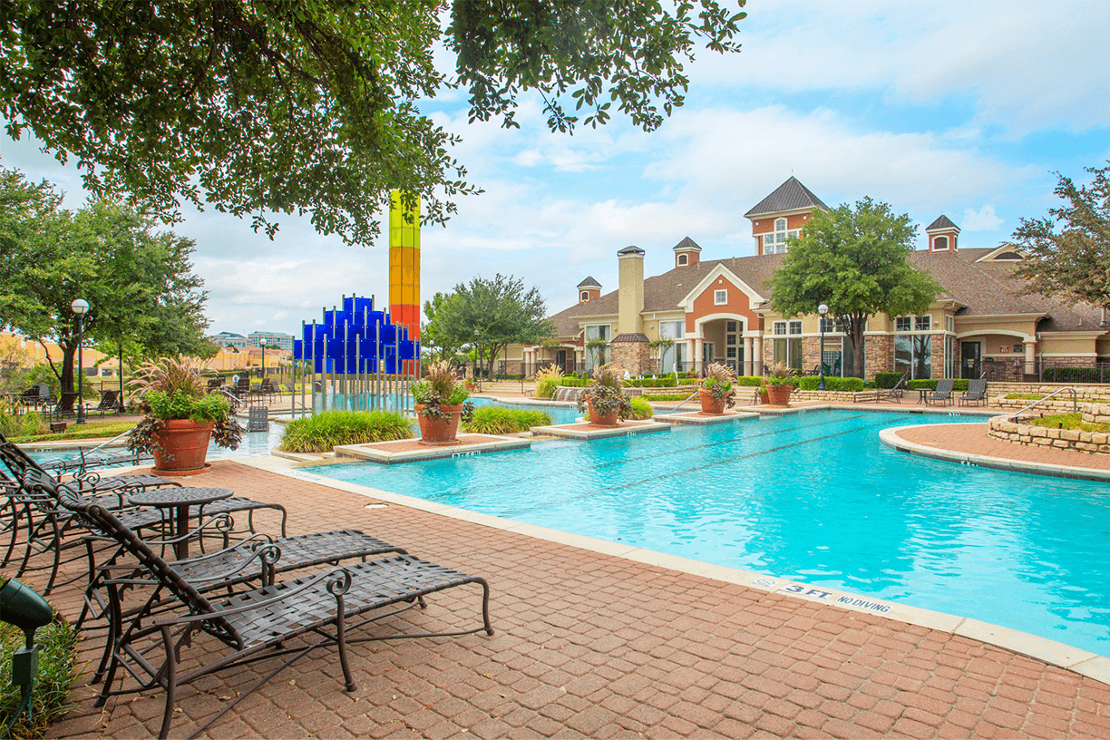 Grand Venetian apartments swimming pool in Irving, Texas