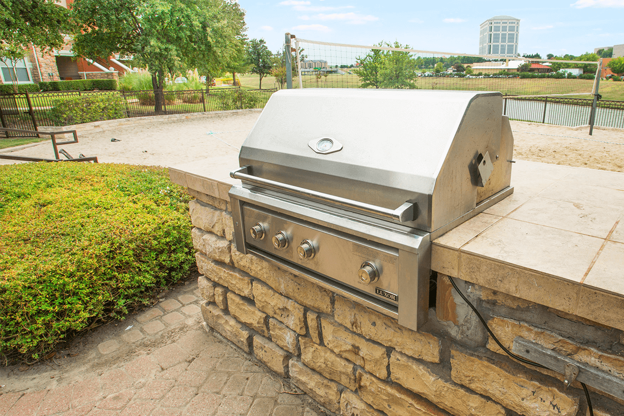 Grand Venetian apartments BBQ grill in Irving, Texas