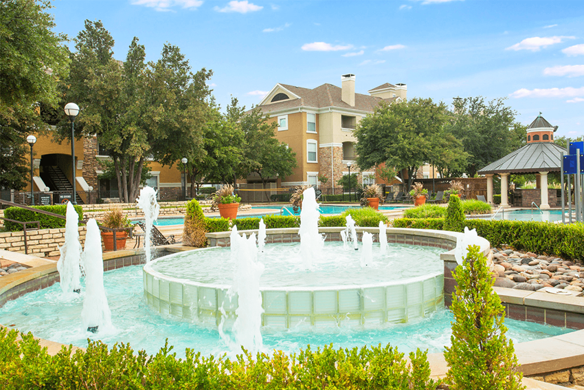 Grand Venetian apartments fountain in Irving, Texas - Photo Gallery 1