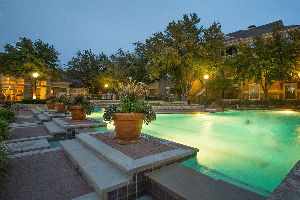 Grand Venetian apartments swimming pool in Irving, Texas
