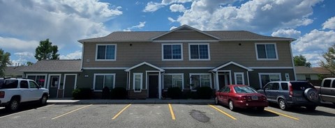 A building with a parking lot in front of it.