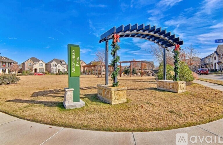 A green sign with the words "Arborview Park" stands in front of a decorative archway.